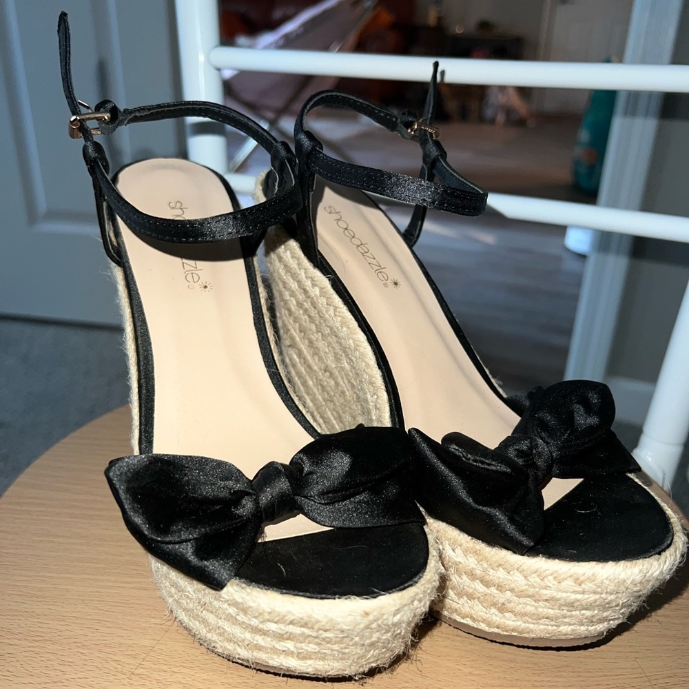 Black wedges